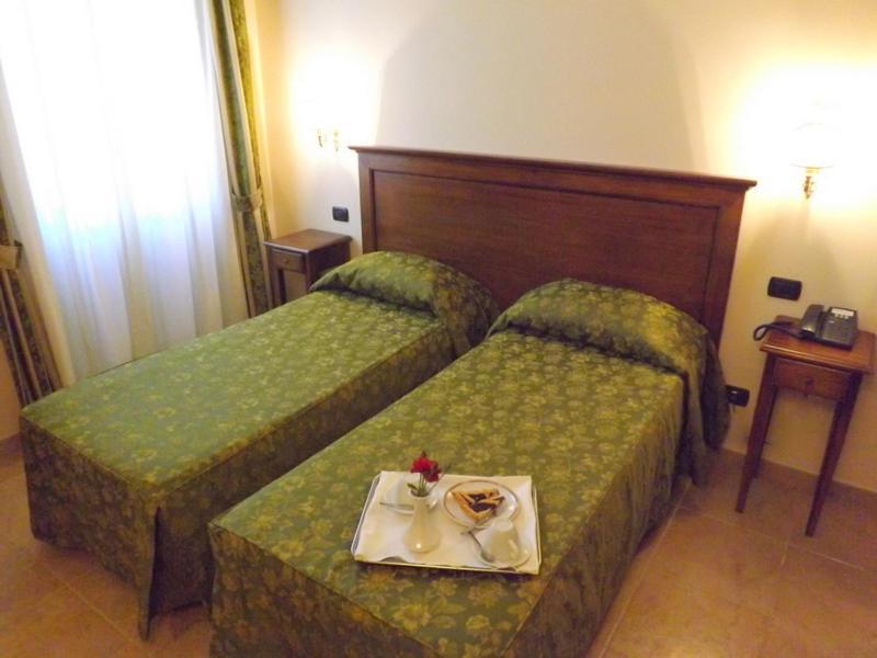 Hotel Relais Il Postiglione - Antica Posta Dei Chigi Campagnano Di Roma Habitación foto