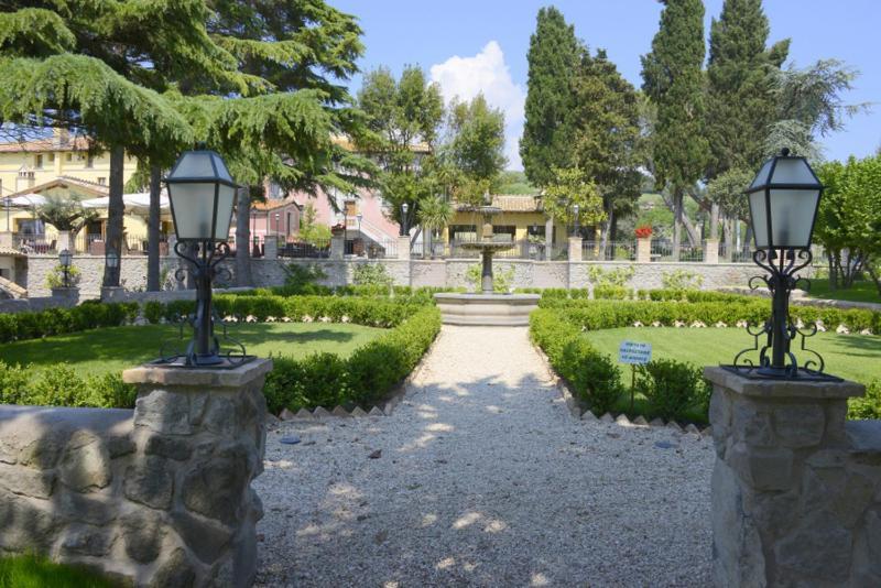 Hotel Relais Il Postiglione - Antica Posta Dei Chigi Campagnano Di Roma Exterior foto